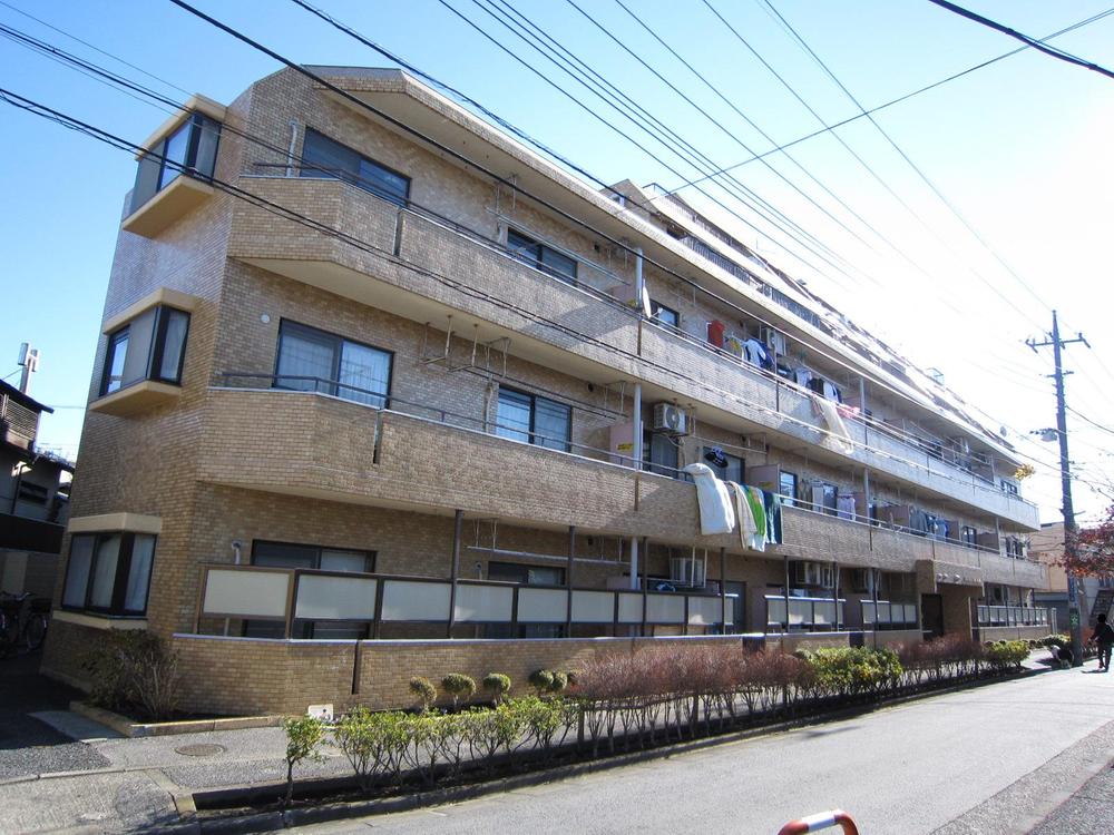 Local appearance photo. Local (12 May 2013) Shooting