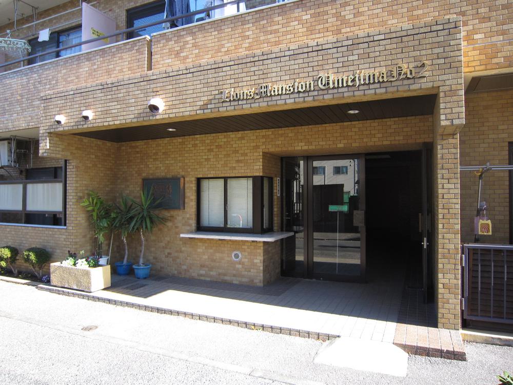 Entrance. Common areas