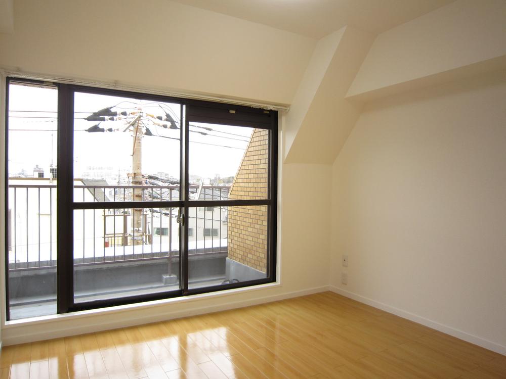 Non-living room. Indoor (12 May 2013) Shooting