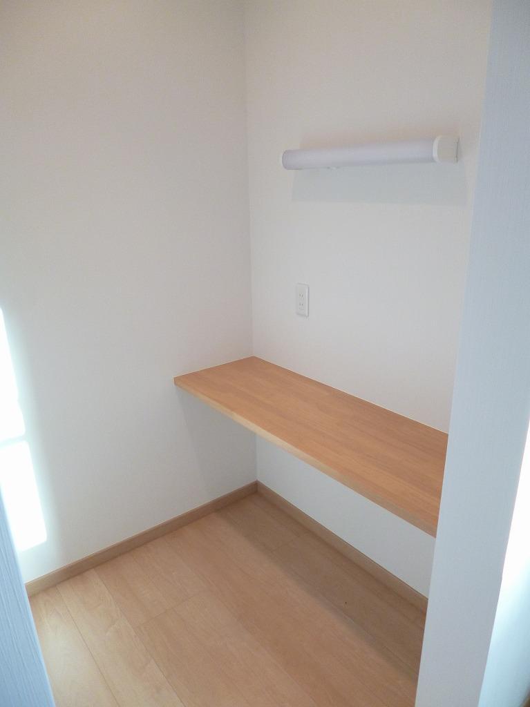 Other introspection. Hakadori studying and reading in the study, It is popular your only space of!