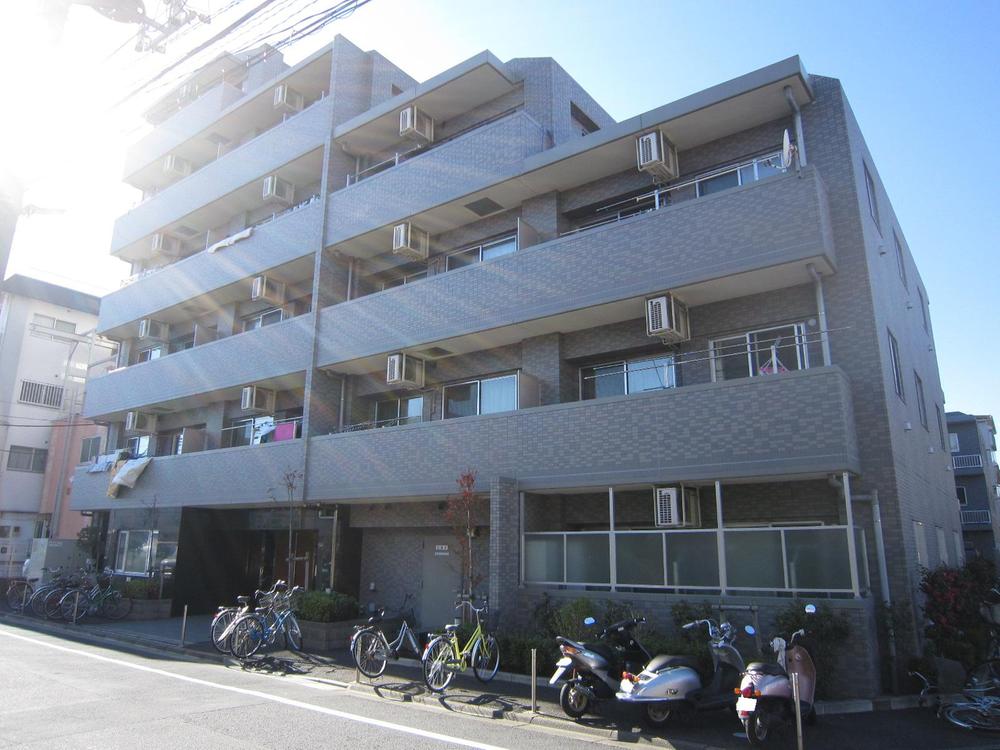 Local appearance photo. Local (12 May 2013) Shooting