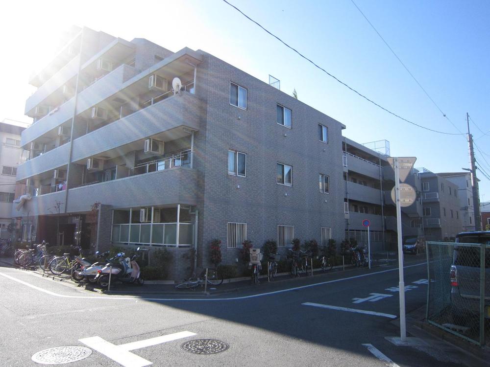 Local appearance photo. Local (12 May 2013) Shooting