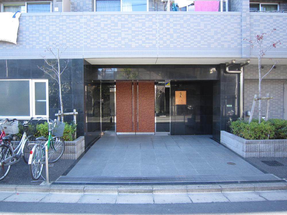 Entrance. Common areas