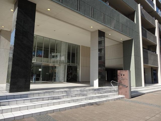 Entrance. Common areas