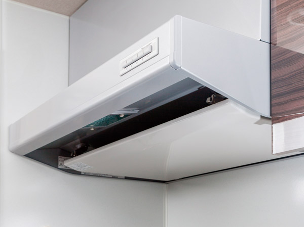 Kitchen.  [Enamel rectification Backed range hood] Oil dirt has adopted a high-quality enamel that does not soak into the rectifying plate.