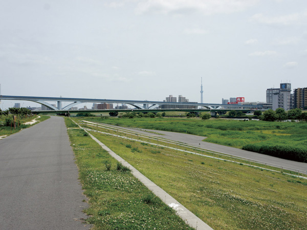 Surrounding environment. Arakawa river (7 minutes walk / About 500m)