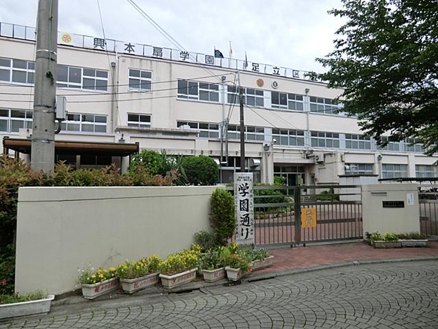 Primary school. 479m until today this fan School in Adachi-ku, Tatsukyo this elementary school