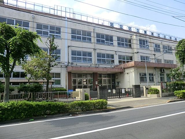 Primary school. HigashiFuchie until elementary school 320m
