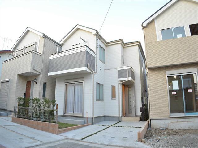 Local photos, including front road. Yes Car space