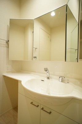 Washroom. Washbasin wide'm glad triple mirror