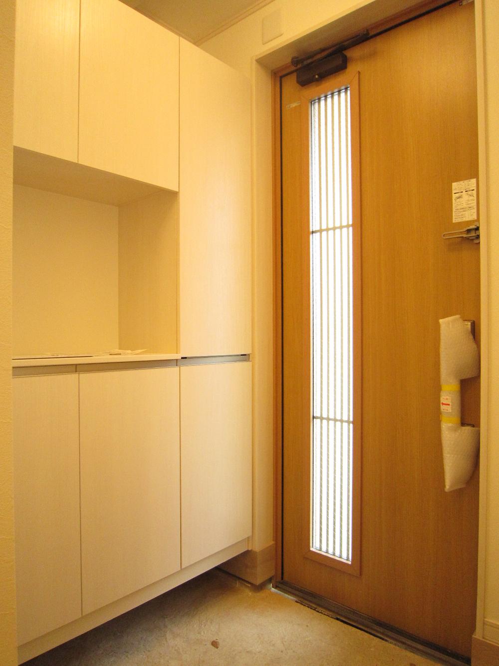 Entrance. Local (12 May 2013) Shooting