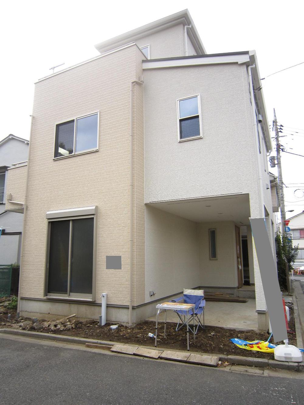 Local appearance photo. Local (12 May 2013) Shooting