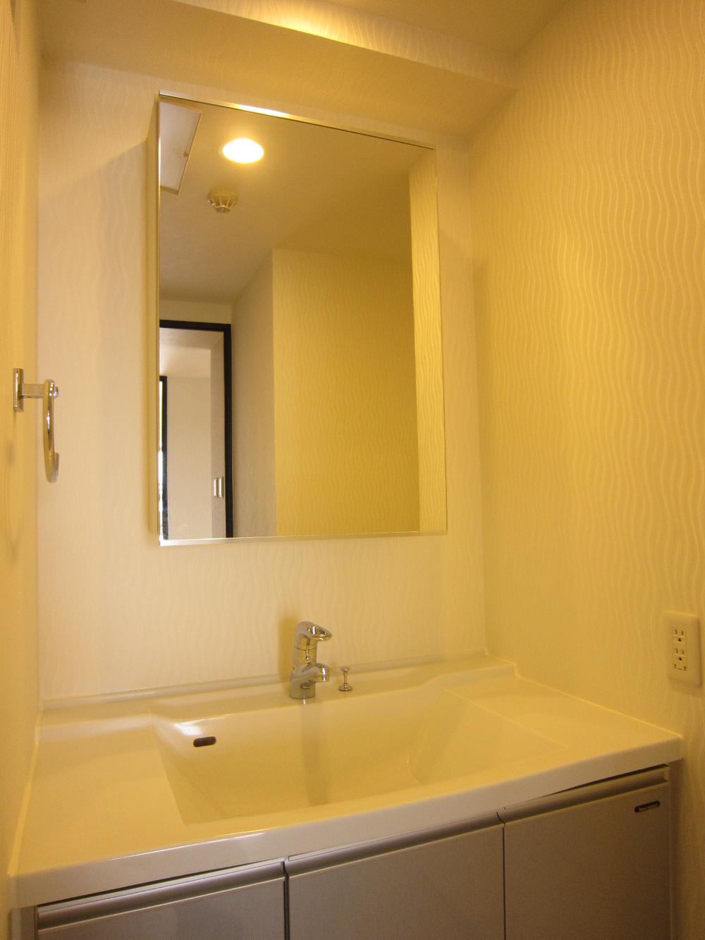 Wash basin, toilet. Indoor (10 May 2013) Shooting