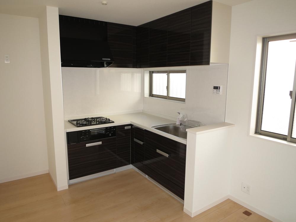 Kitchen. Local (11 May 2013) Shooting