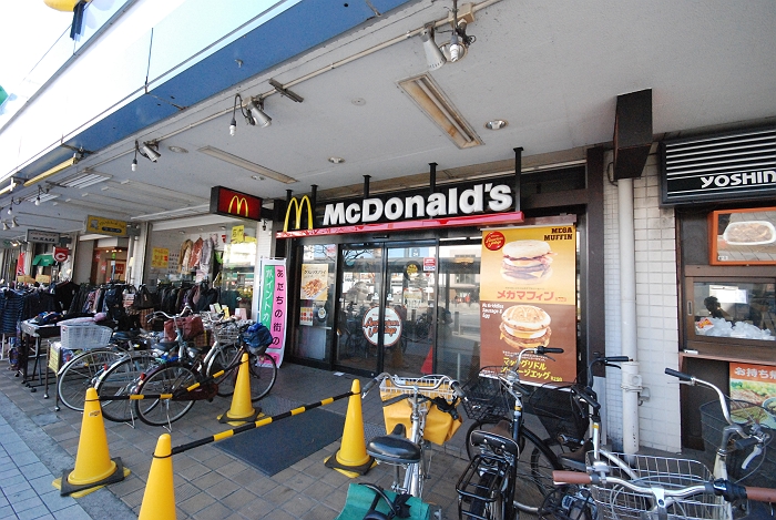 restaurant. McDonald's Takenotsuka Ekimae to (restaurant) 98m