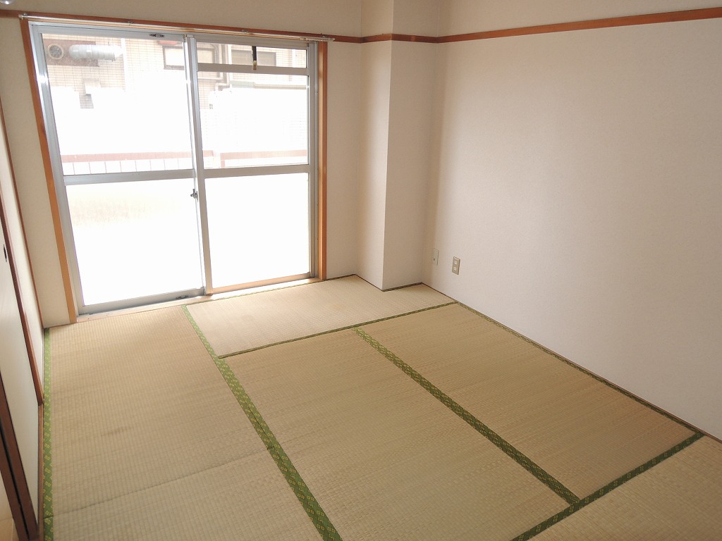 Other room space. Japanese-style room 6 tatami mats (with storage)