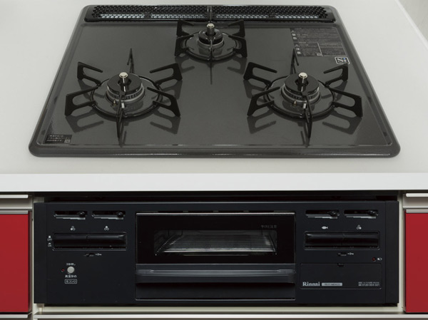 Kitchen.  [Enamel three-necked stove] With easy-to-use grill of three-necked stove, Also has excellent care is easy to design.