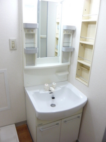 Washroom. Independent wash basin ・ Laundry Area