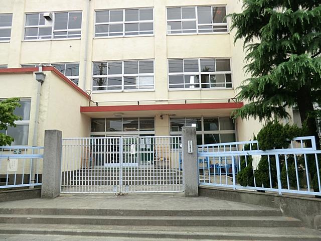 Primary school. 220m to Adachi Ward Hiromichi first elementary school