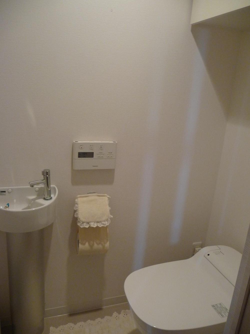 Toilet. Fully automatic strike same toilet "La Uno"