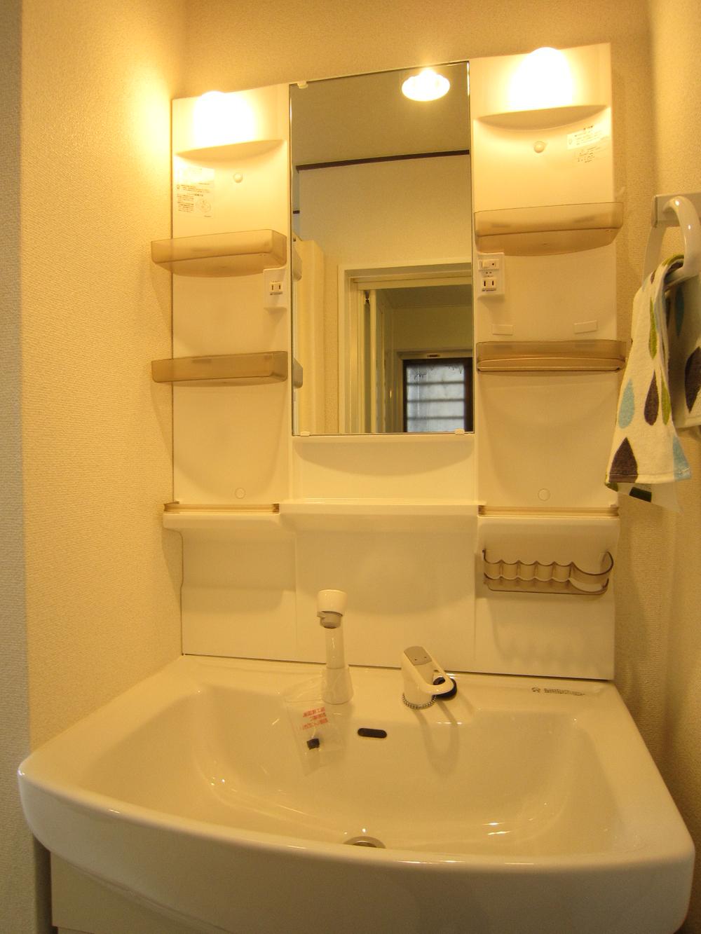 Wash basin, toilet. Indoor (12 May 2013) Shooting