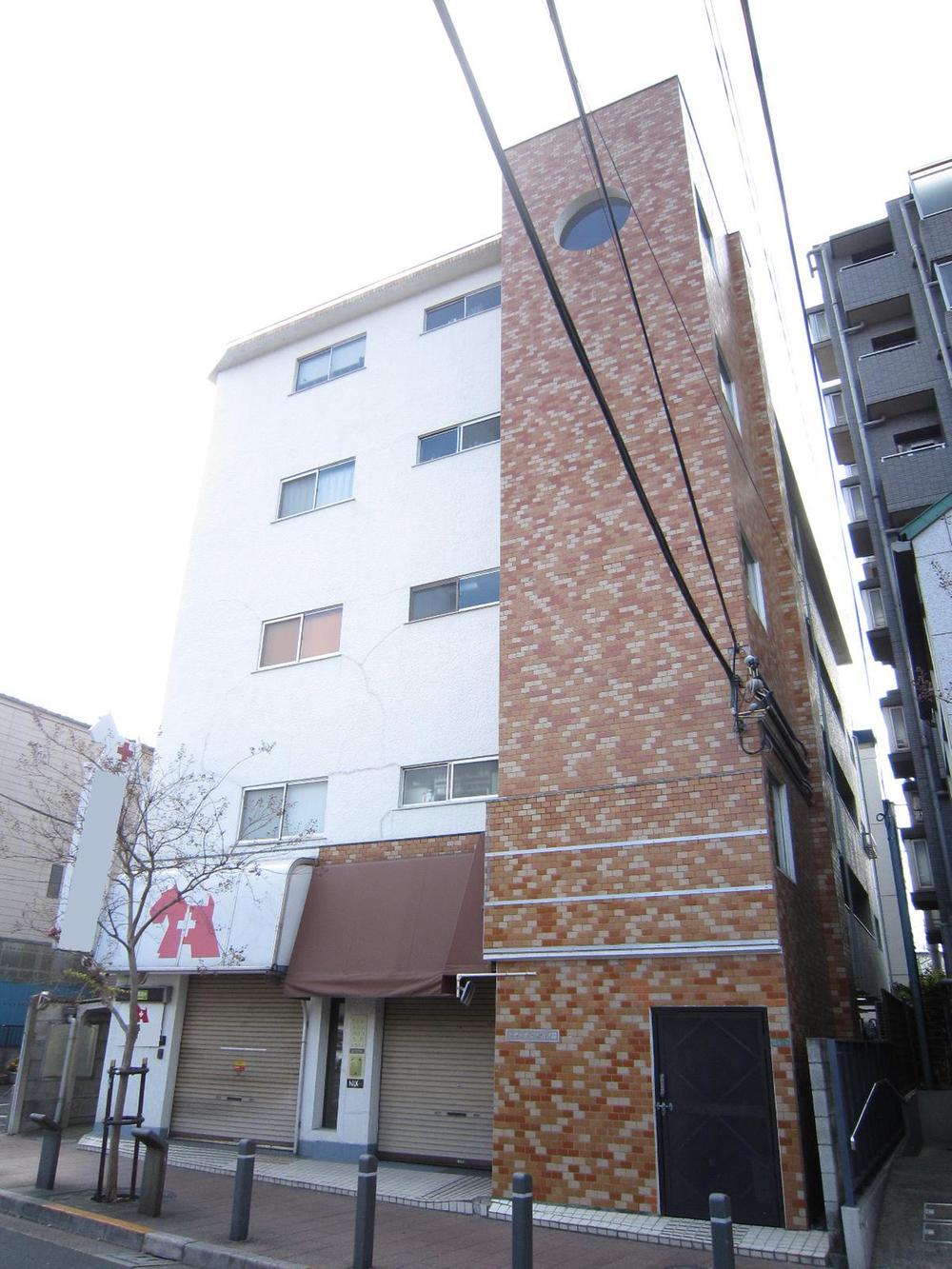 Local appearance photo. Local (12 May 2013) Shooting