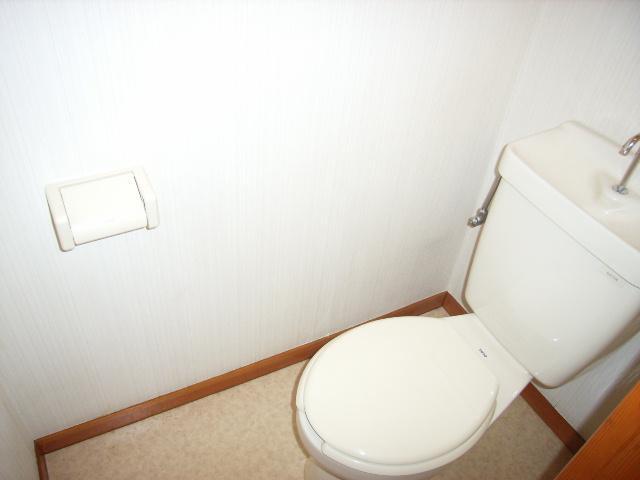 Toilet. Toilet (same properties)