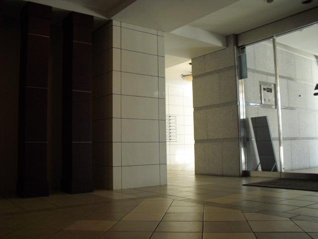 lobby. Auto-lock corresponding Entrance