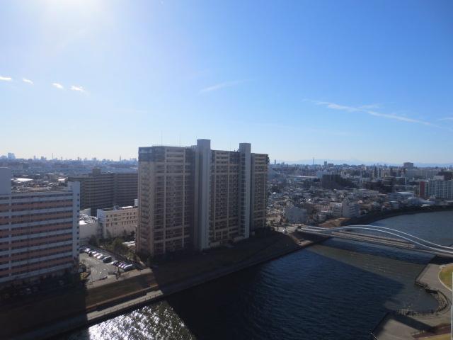 View photos from the dwelling unit. View from the site (December 2013) Shooting