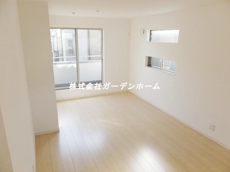 Living. Day's's south-facing design !! You can relax in the family gatherings !!