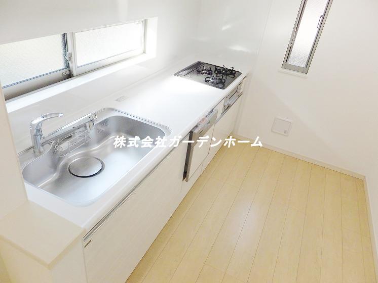 Kitchen. Since the wall with the kitchen, You can take advantage of living of the breadth of the up to the maximum! You can spend the smile of unceasing day with a nice living!