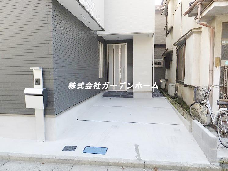 Parking lot. Garage space is completely dirt floor beat !!