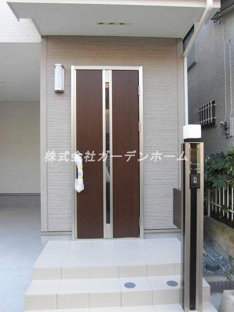 Entrance. Local (10 May 2013) Shooting