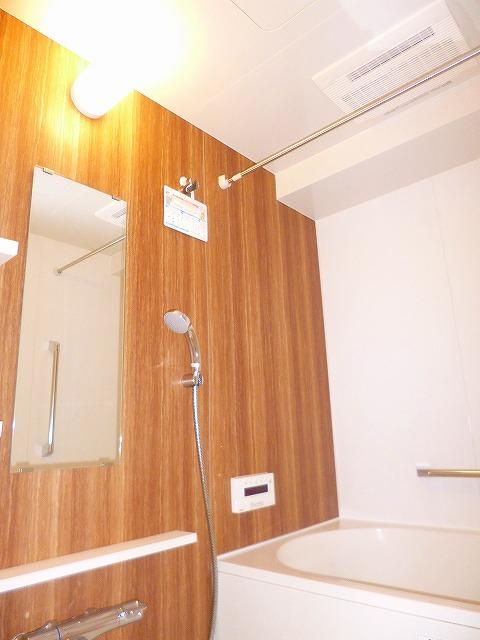 Bathroom. In refreshing impression bathroom, Panel of wood is accented.