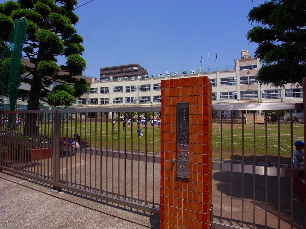 Primary school. Umejima is the first elementary school.