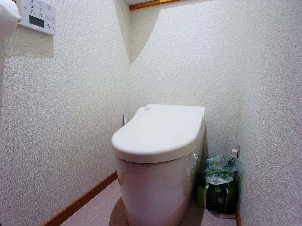Toilet. Is a tankless toilet TOTO Neoresuto.
