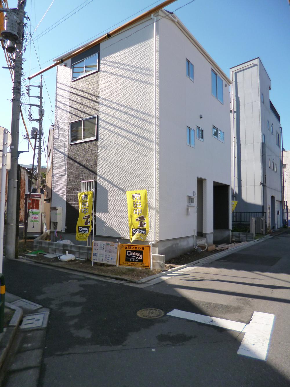 Local photos, including front road. Local (12 May 2013) Shooting