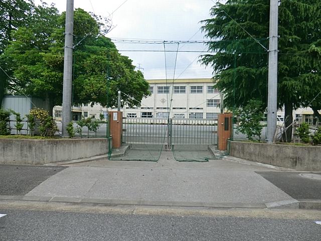 Primary school. Returnable easy distance even 400m lower grades of children to Adachi Ward Uwanumata Elementary School.