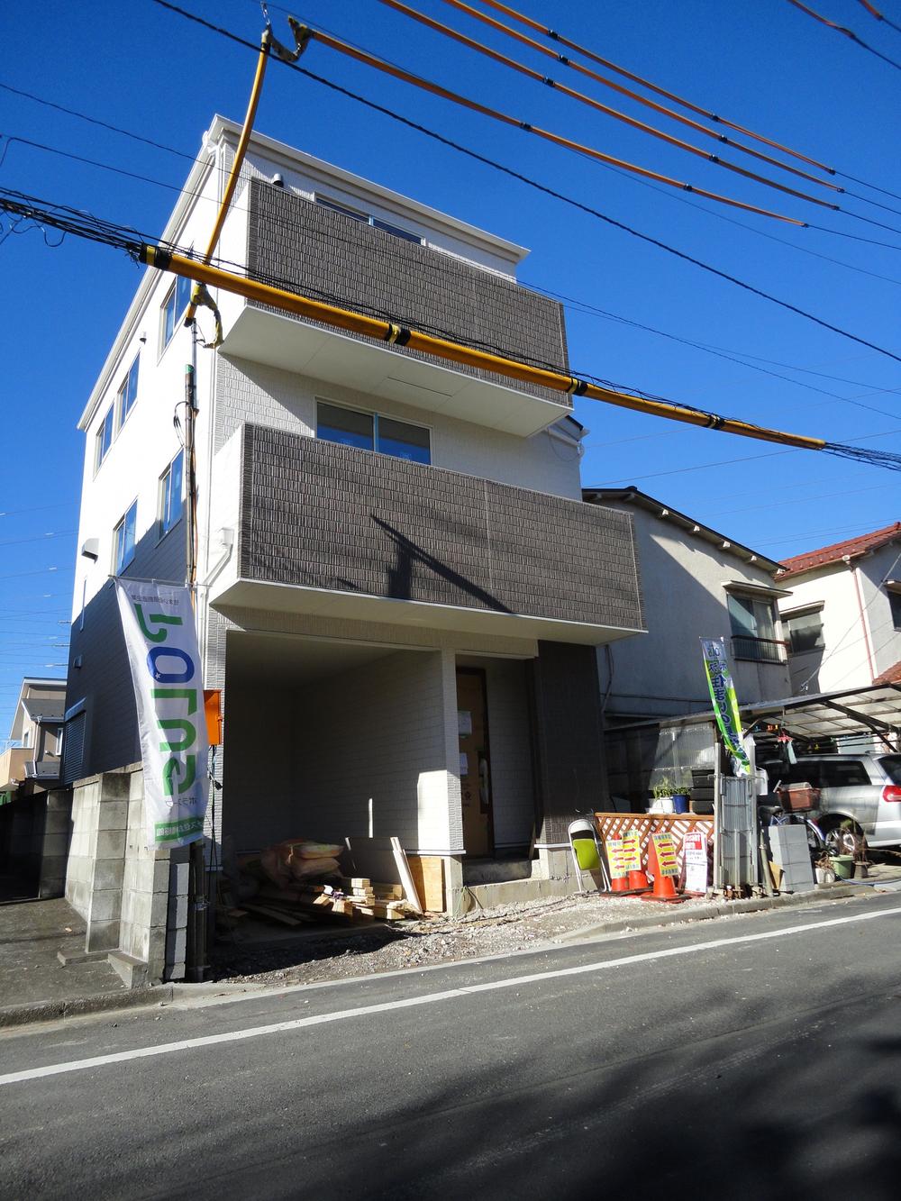 Local appearance photo. Local (12 May 2013) Shooting