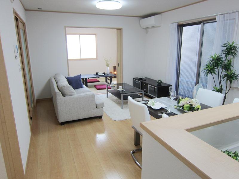 Living. E Building living