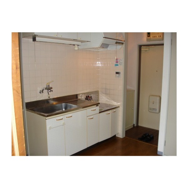 Kitchen. Gas stove can be installed.