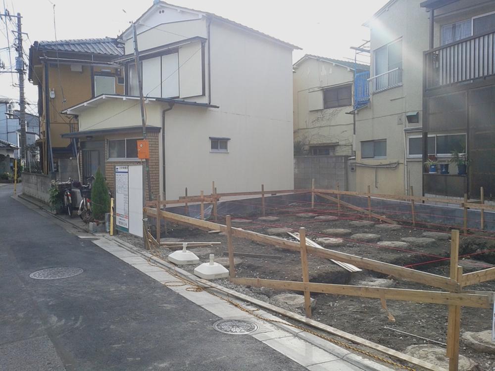 Local photos, including front road. (3) start shortly foundation work! 2013 November 28, 2008 shooting