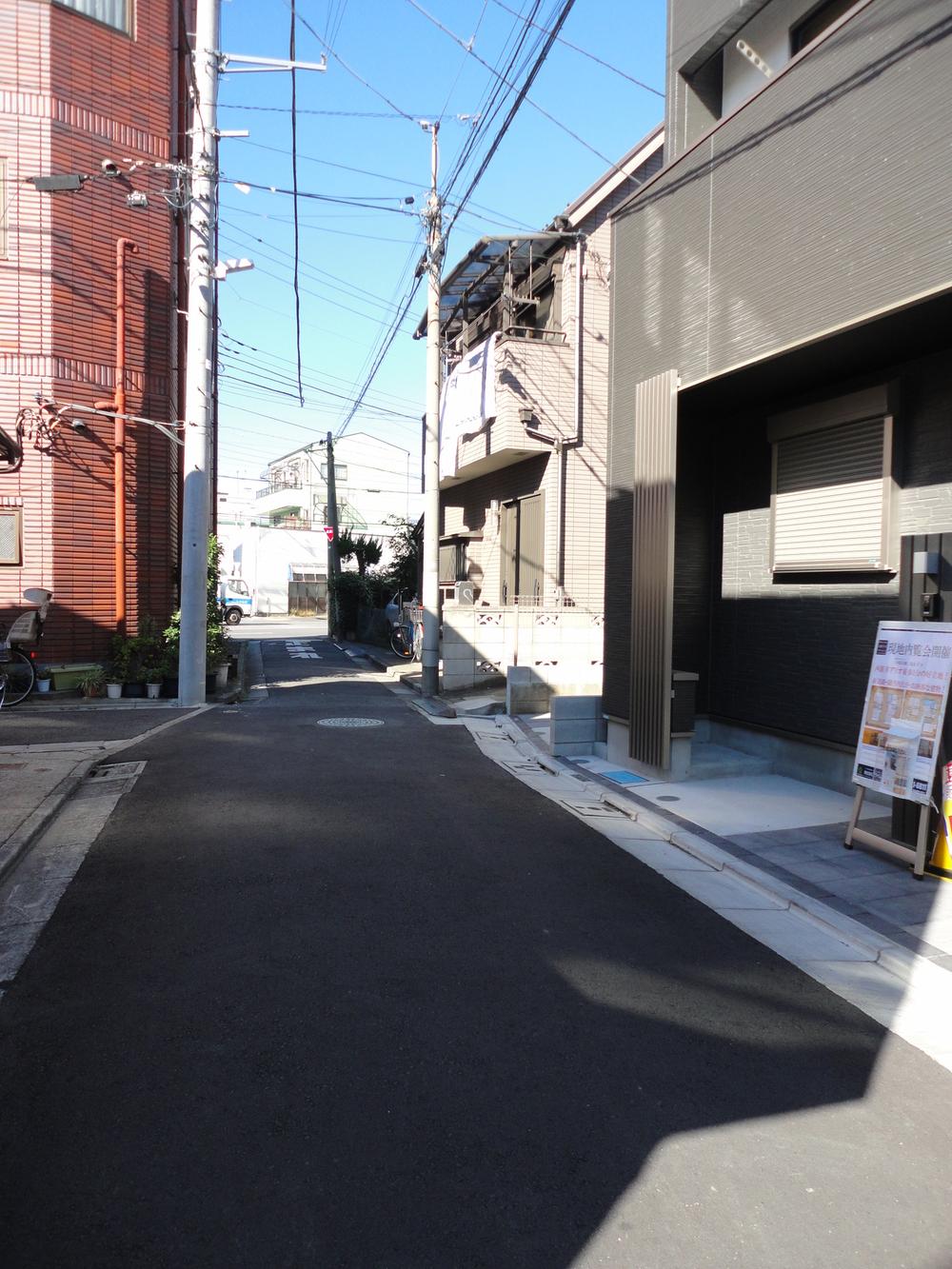 Local photos, including front road. Ario Nishiarai also a 1-minute walk! ! 