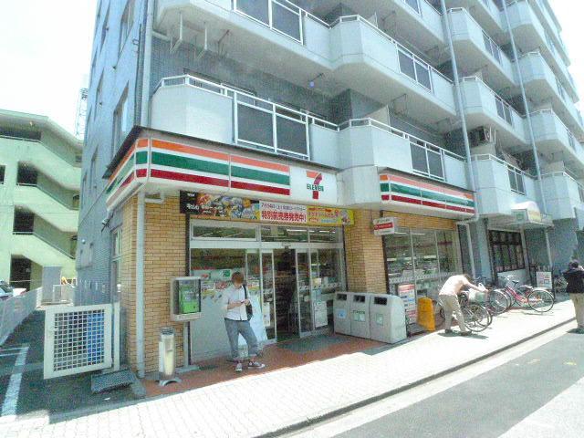 Convenience store. 105m to Seven-Eleven (convenience store)