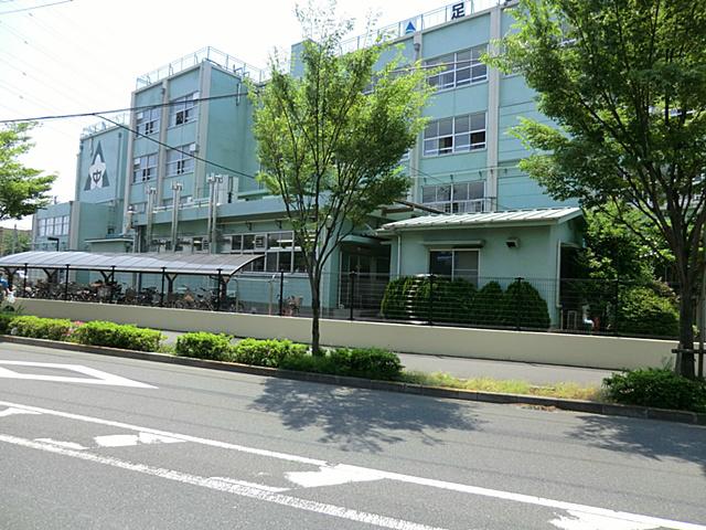 Other. Up to about Adachi Ward flower garden Junior High School 303m Walk about 4 minutes