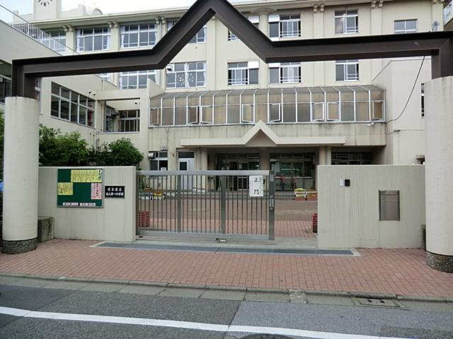 Primary school. 630m to Adachi Ward Toneri first elementary school