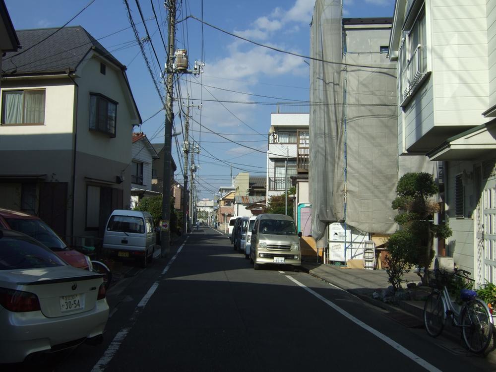 Local photos, including front road. Local (11 May 2013) Shooting