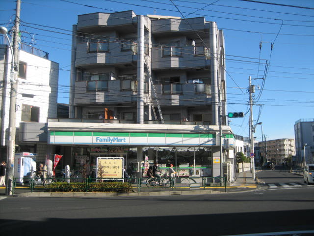 Convenience store. FamilyMart Nishiiko chome store up (convenience store) 375m