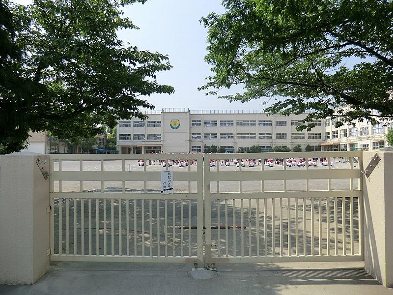 Primary school. Hanaho 600m up to elementary school