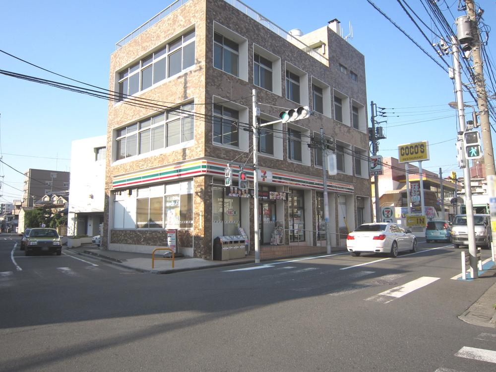 Convenience store. 140m to Seven-Eleven Adachi 4-chome